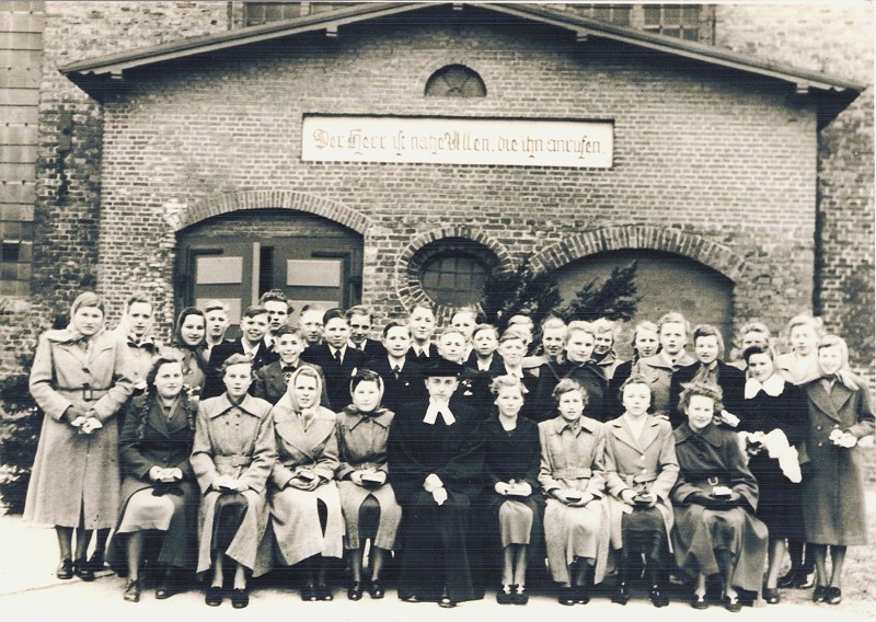 Datei:Konfirmation-Eddelak-Blangenmmor-1951-JS.jpg