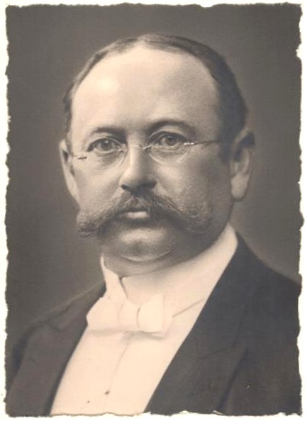 Datei:Friedrich Gilbert 1856-1911.jpg
