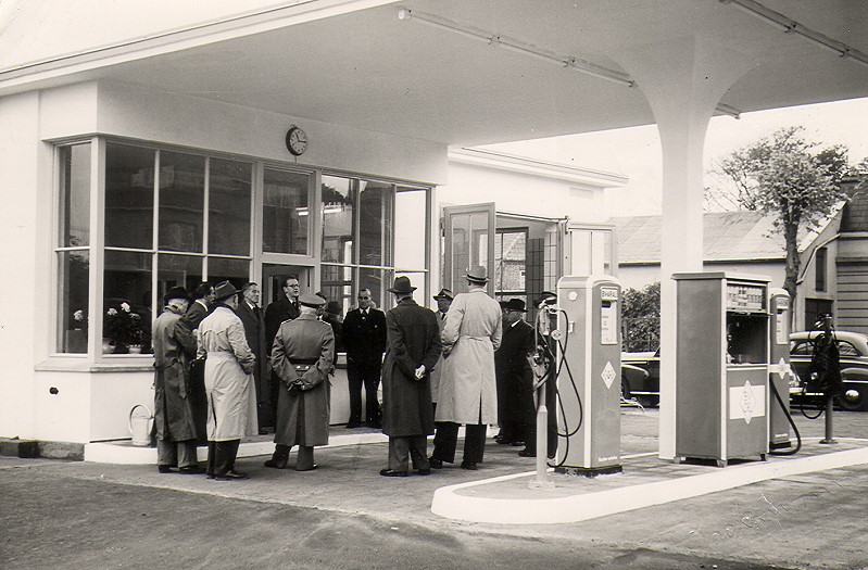 Datei:1952a-Tankstelle Nickels.jpg