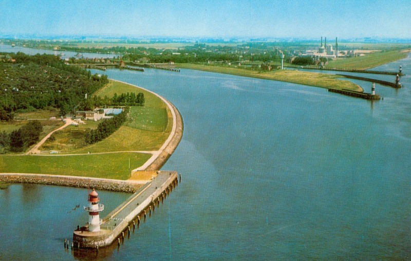 Datei:PAC-E011 Kanaleinfahrt, Molen.jpg