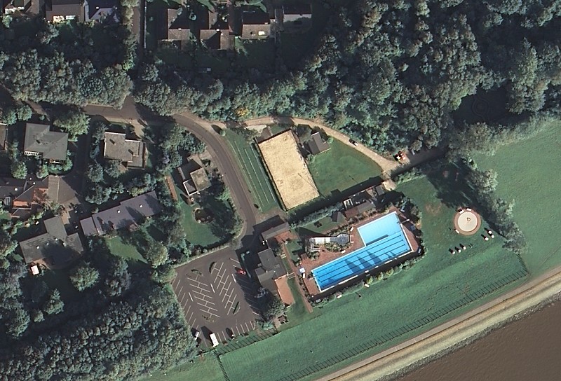 Datei:Freibad nach 2001.jpg