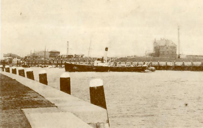 Datei:Nikolaus mit Lotsenhaus-1906.jpg