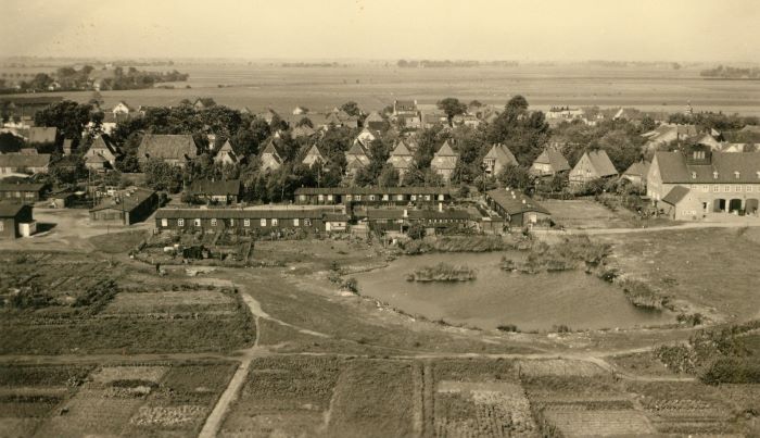 Datei:Baracken der Marine-Kraftfahrkompanie-1.jpg