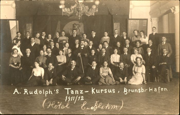 Datei:Tanz-Kursus im Hotel E. Blohm (1912).jpg
