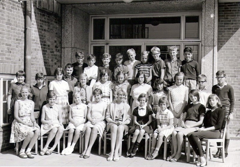 Datei:Klassenfoto 1966-mit Frau Tacke.jpg