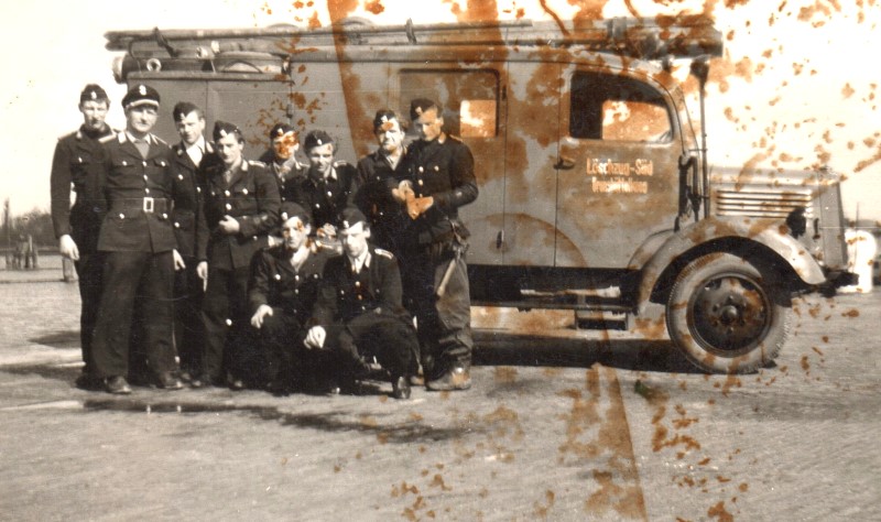 Datei:27-Löschzug Brb-Süd-1950.jpg