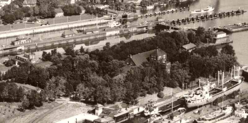 Datei:Schleuse Brunsbüttelkoog-1961.jpg