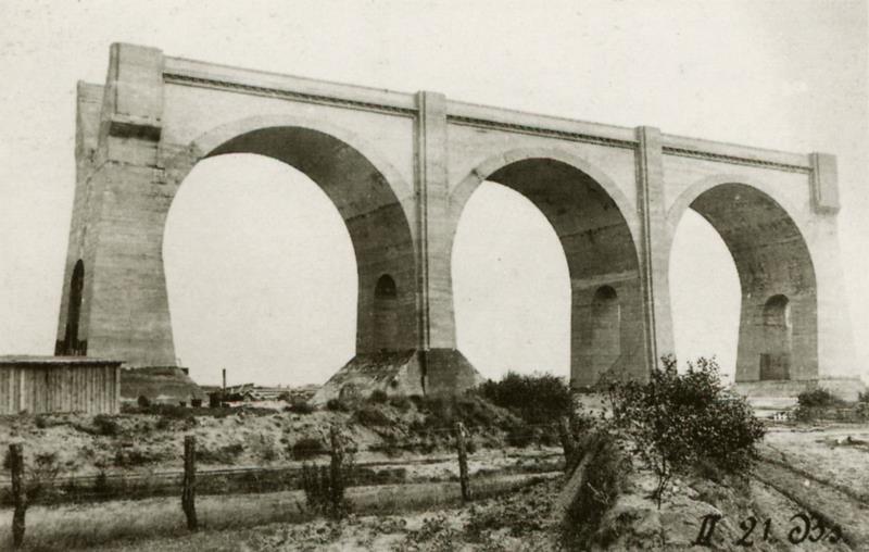 Datei:Bau eines Viadukts-28.8.1915.jpg