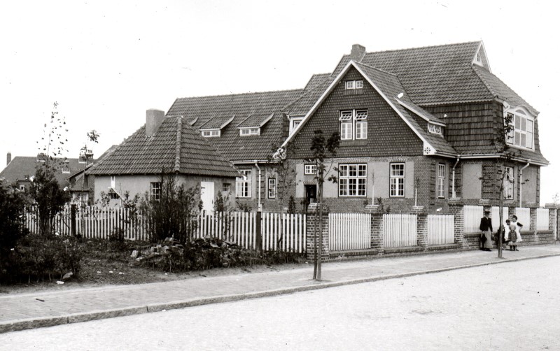 Datei:Pfarrhaus Blick von SW-6.7.1910-DD.jpg