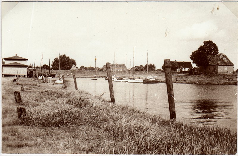 Datei:Alter Hafen-1950er-Jahre-1-RG.jpg