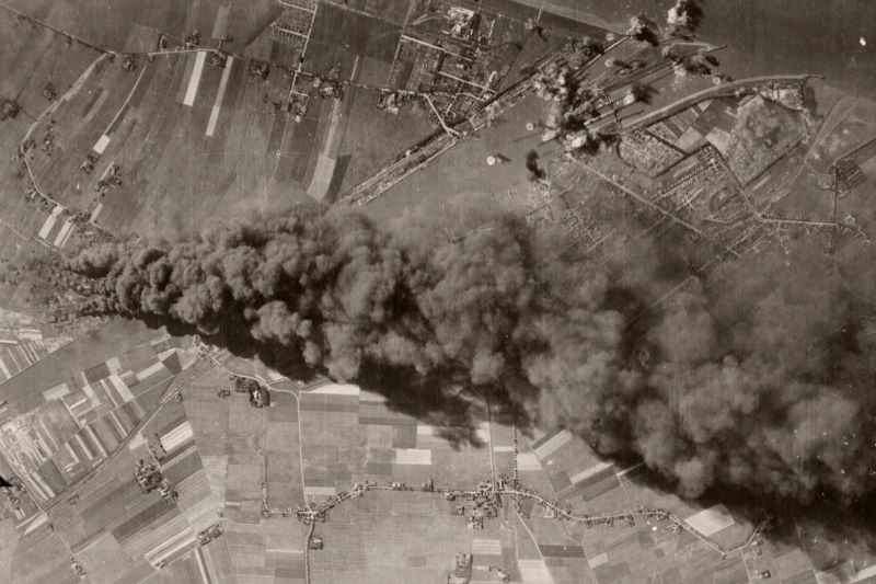 Datei:Bombardierung-20.06.1944-Mawag.jpg
