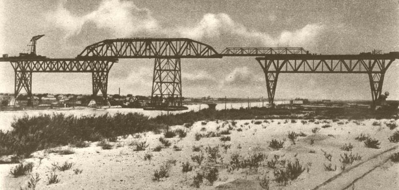 Datei:15-Schwebeträger Überfahrt.jpg