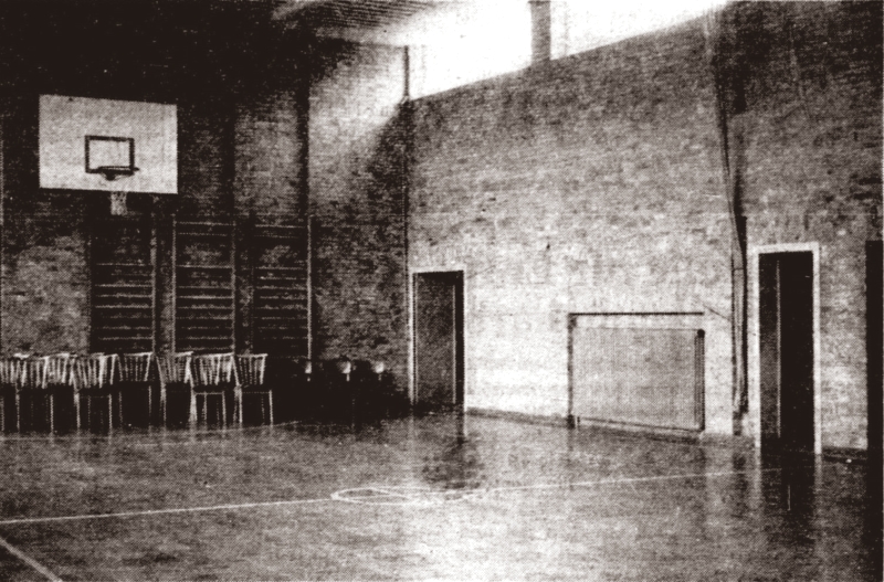 Datei:Turnhalle 1960-innen.jpg