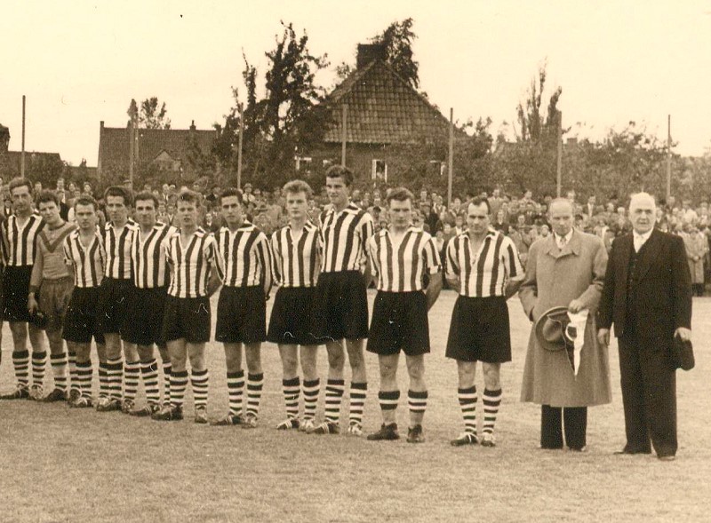 Datei:Fußball-1956.jpg