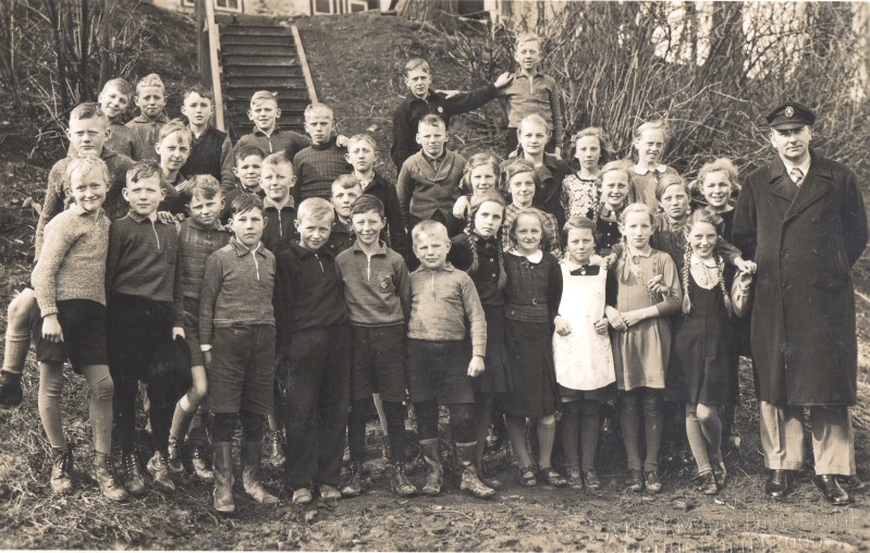 Datei:Schulklasse-John Jacobsen.jpg