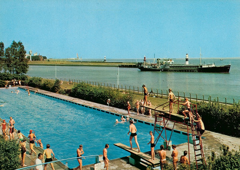 Datei:BS1-E019 Schwimmbad Ulitzhörn, Bagger Krüger.jpg