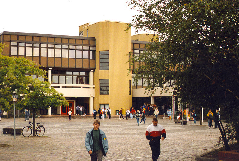 Datei:Bildungszentrum-1980er-7.jpg