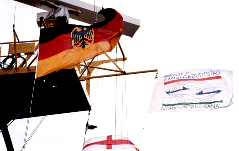 Datei:106 Jahre-NOK-Flagge.jpg