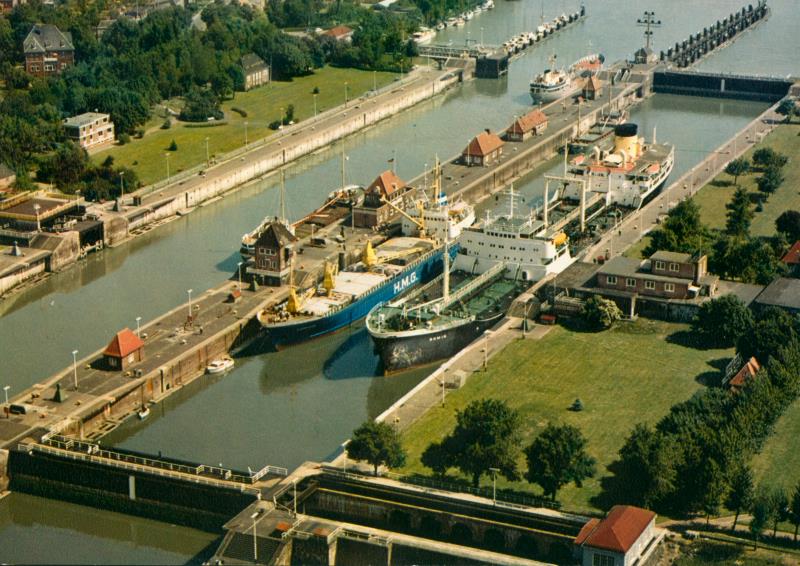 Datei:PAC-E009 Schleusenanlagen.jpg