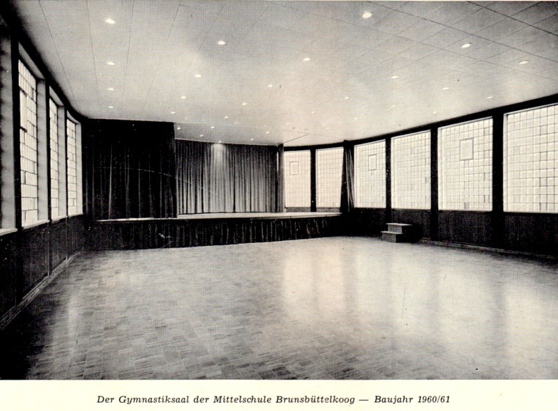 Datei:Mittelschule-Gymnastiksaal-1961.jpg