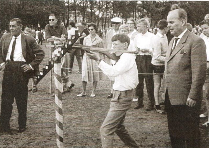 Datei:Vogelschießen-1960er-02.jpg