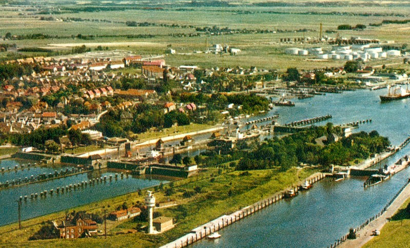 Datei:PAC-E039 Schleuse, Brunsbüttel-Nordseite.jpg