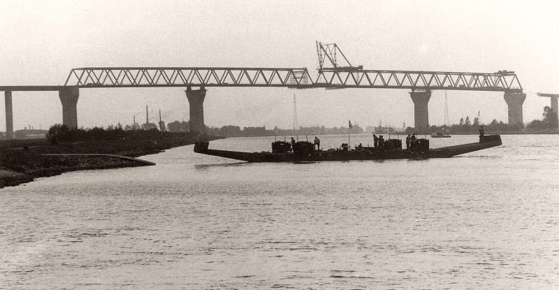 Datei:Hochbrücke Brunsbüttel-1982.jpg