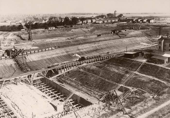 Datei:320-Schleusenbaustelle 24.8.1911.jpg