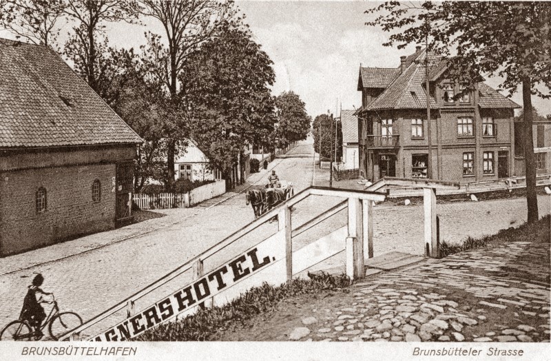Datei:Brunsbütteler Straße-E005 Auf dem Deiche Blick Richtung Brunsbütteler Straße (1918).jpg