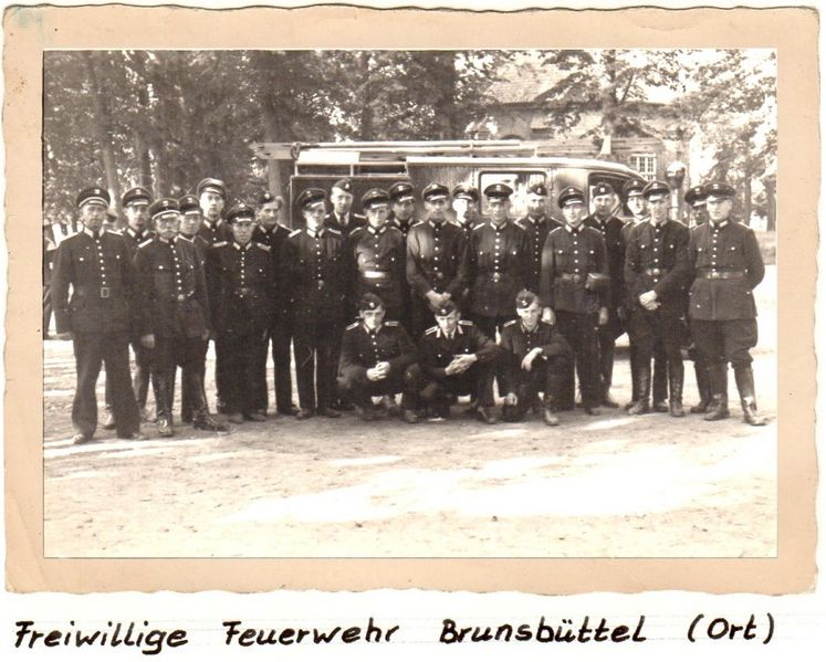 Datei:24-70Jahre FF-Brb-Ort-1949b.jpg