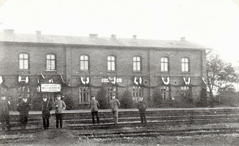 Datei:Bahnhof-Willkommen.jpg