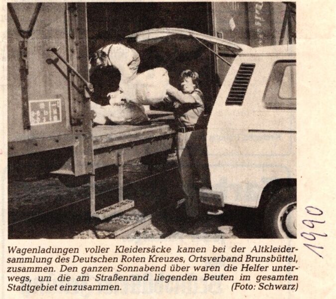 Datei:Kleidersammlung 1990.jpg