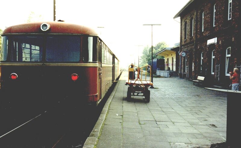 Datei:Bahn Schienenbus-4-MJ.jpg