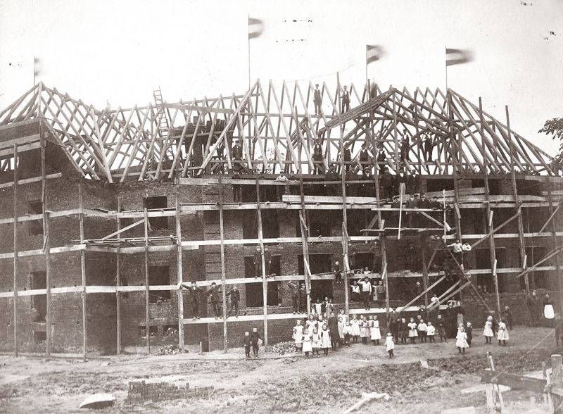 Datei:Grundschule West im Bau 1912a-BS.jpg