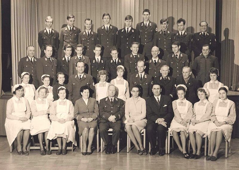 Datei:1966-DRK-Gemeinschaftsfoto.jpg