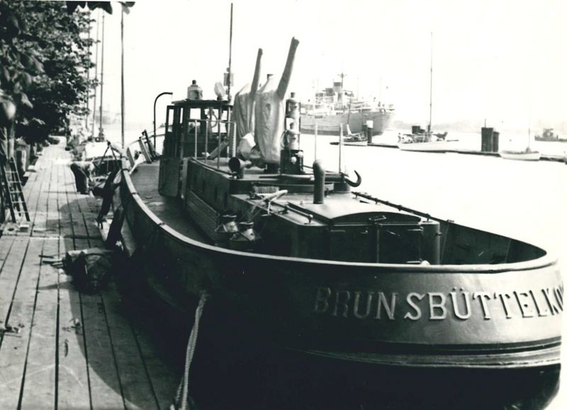 Datei:Feuerlöschboot Loki-2-KM.jpg