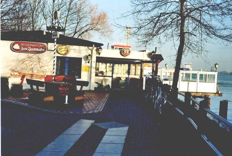 Datei:Yachthafen-2008-RS.jpg