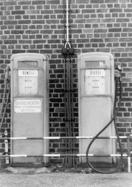 Datei:Zapfsäulen Schröder 01.JPG