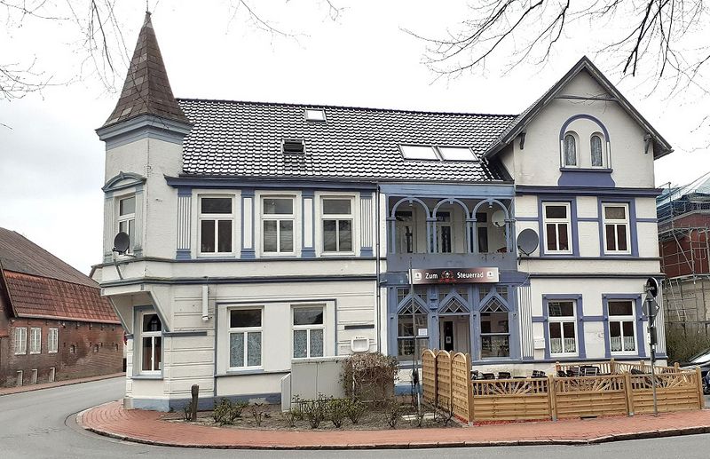 Datei:Markt11-2022.04.15-Steuerrad.jpg