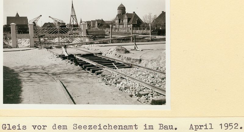 Datei:112-Tor Seezeichenamt 2.jpg