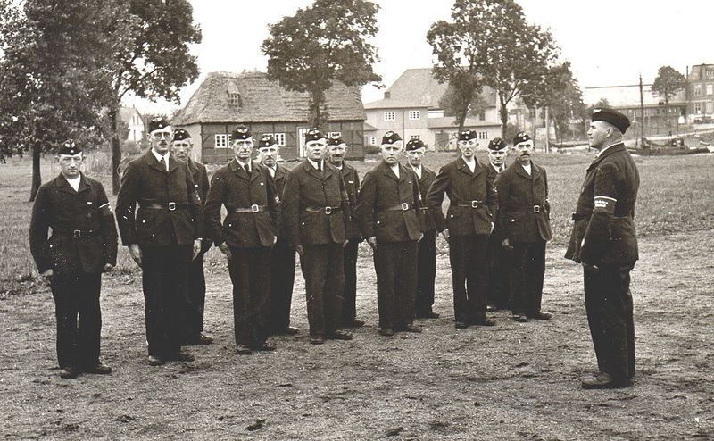 Datei:20-Feuerwehr Brbkoog-1939-1945.jpg