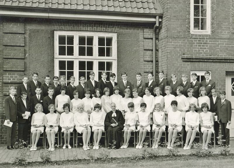 Datei:Konfirmation Mai 1967 Pauluskirche.jpg