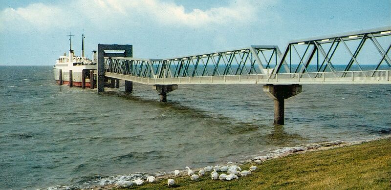 Datei:Elbfähre 1969-1981-E010 Elbefähre Anleger.jpg