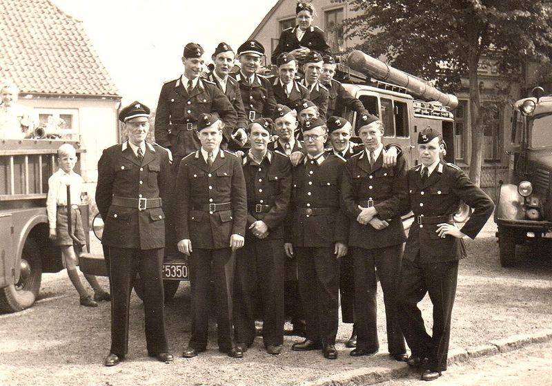 Datei:56-Feuerwehr-1956.jpg
