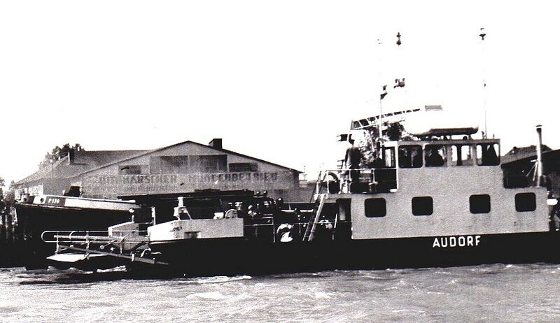 Datei:Kanalufer Nord-1956-Dithmarscher Mühlenbetrieb-1.jpg