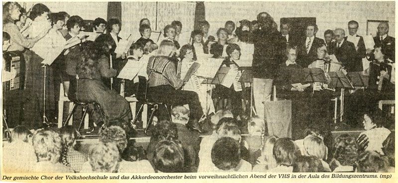 Datei:Chor und Akkordeonorchester-1983.jpg