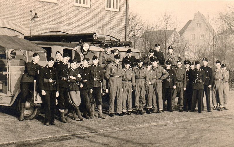 Datei:45-Feuerwehr 1953.jpg
