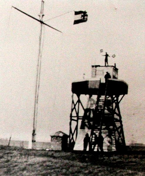 Datei:Erste hölzerne Signalstation.jpg