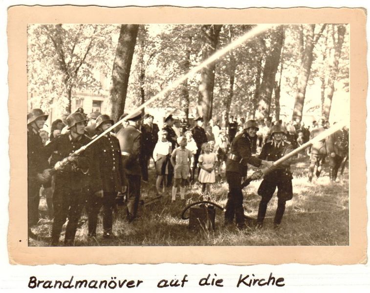 Datei:25-70Jahre FF-Brb-Ort-1949b.jpg