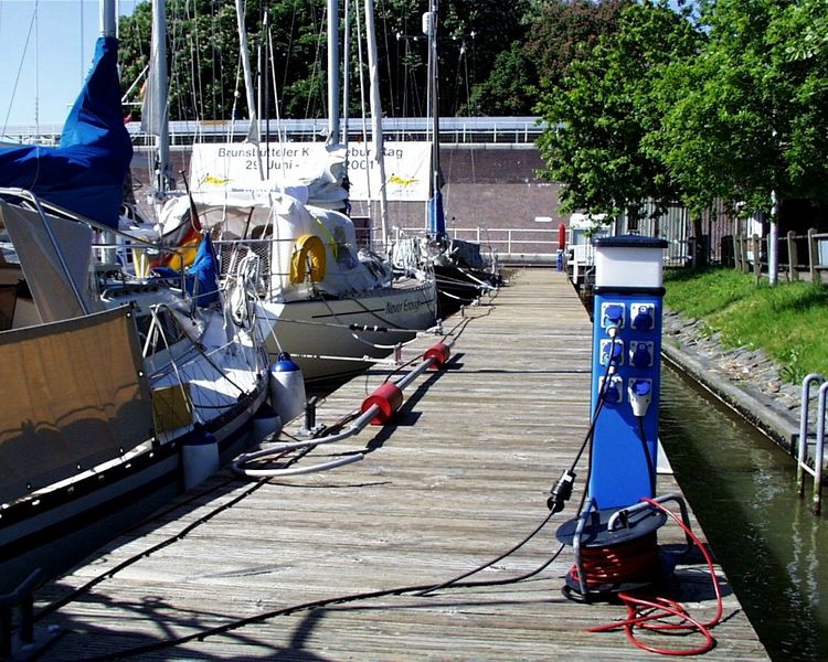 Datei:Yachthafen 5.01b.jpg